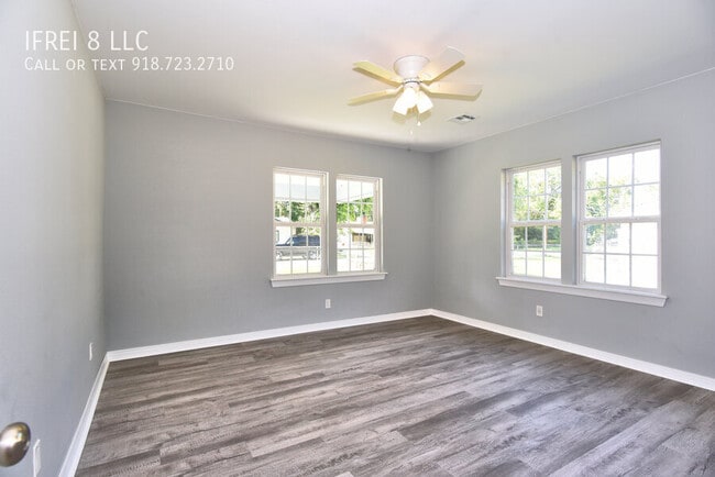 Building Photo - 3803 W Admiral Blvd