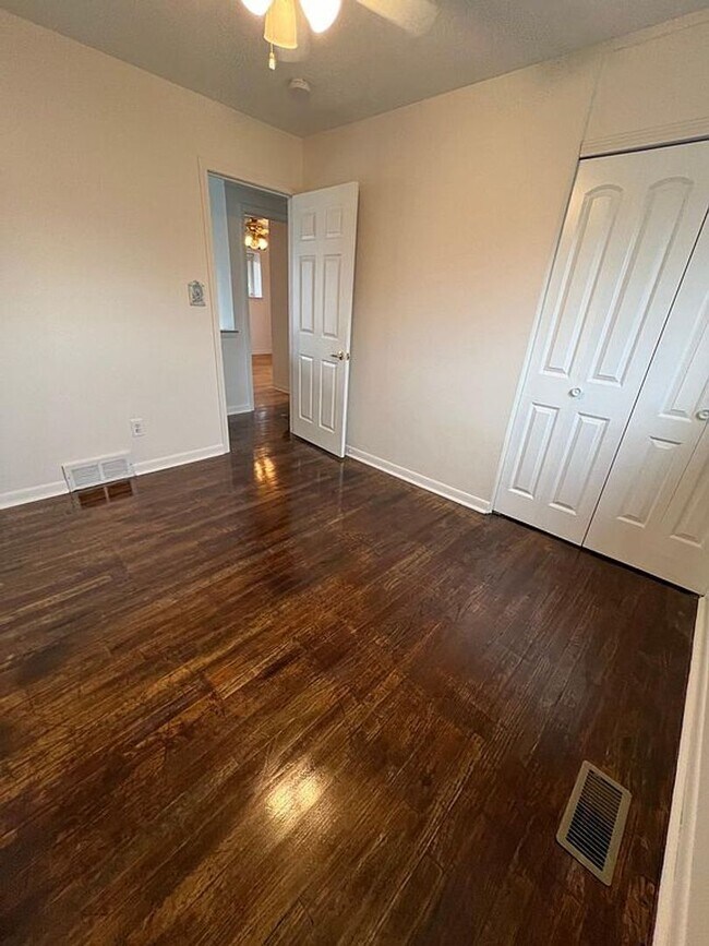 Building Photo - Move-In Ready 3 Bedroom, 1.5 Bathroom Home in Westland