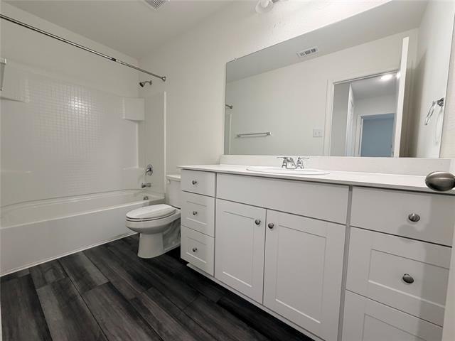 Building Photo - 609 Delaware Ave