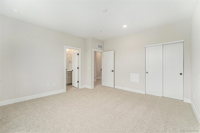 Building Photo - 2327 Lakeshore Ln