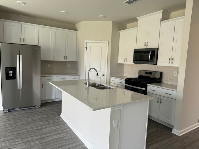 Building Photo - 15 Warwick Ct