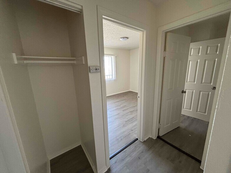 Building Photo - 509 E Ave Q-1