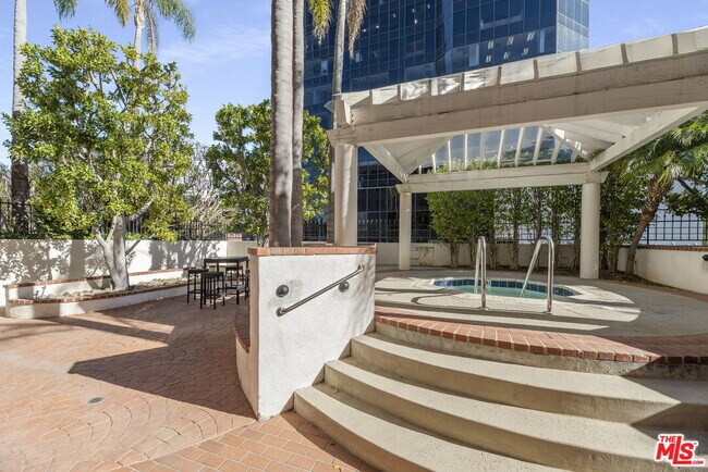 Building Photo - 1118 3rd St