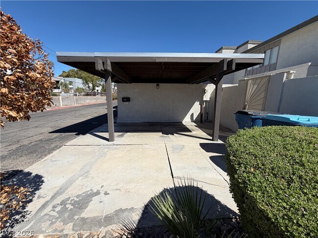 Building Photo - 570 Willow Green Dr