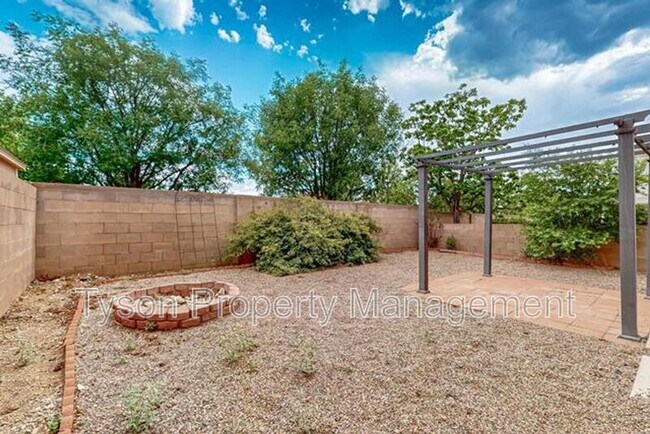 Building Photo - 10816 Habanero Way SE