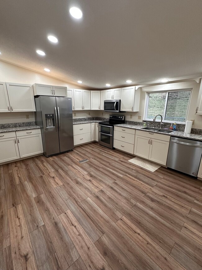 Building Photo - 304 Carson Elliott Dr