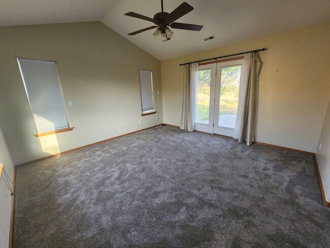 Building Photo - Panoramic Rattlesnake Hills View Home on N...