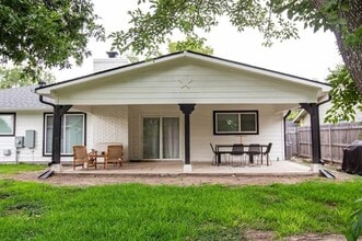 Building Photo - 9802 Kendal Dr