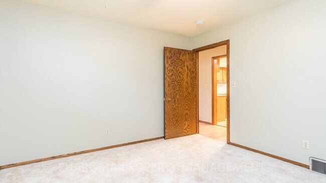 Building Photo - 1605 E 49th St