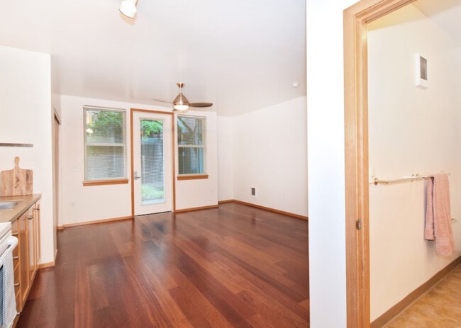 Building Photo - La Stella Apartments