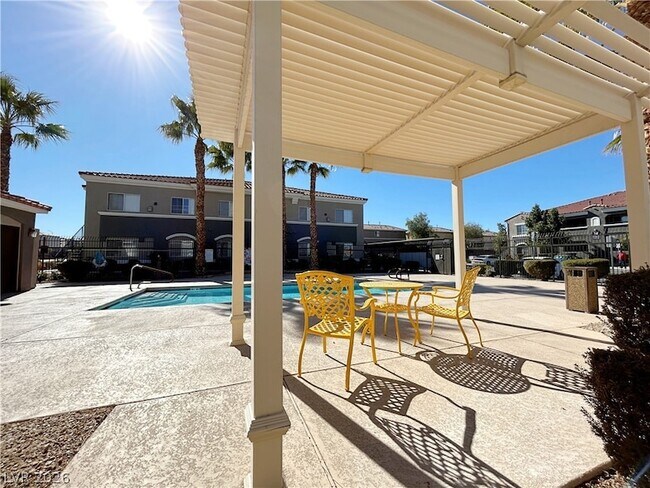 Building Photo - 10245 S Maryland Pkwy