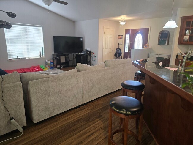 Building Photo - 2037 SE Marlen Dr