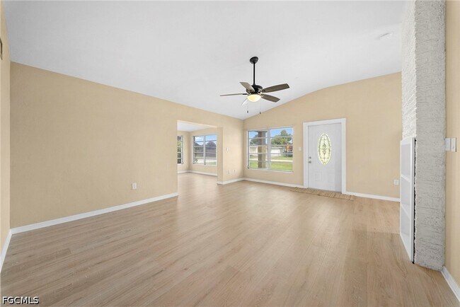 Building Photo - 275 Lakeview Dr