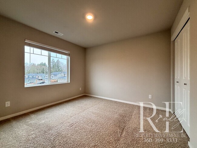 Building Photo - Charming 3-Bedroom, 2.5-Bath Home with Mod...