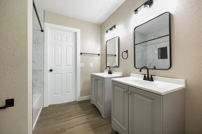 Building Photo - 2829 SE 90th Pl