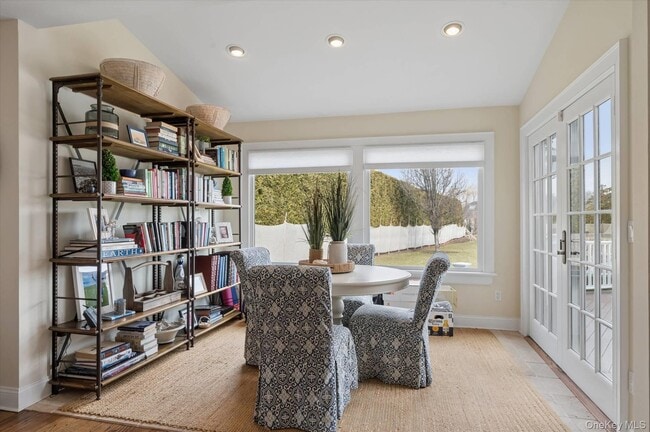 Building Photo - 26 Ogden Ln