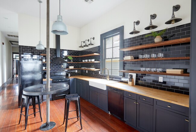 Building Photo - 3042 Saint Claude Ave