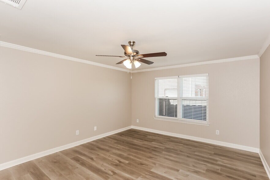 Building Photo - 1110 Hampton Dr