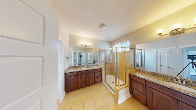 Building Photo - Gorgeous Condo in Edgewick - Minutes from Soco!