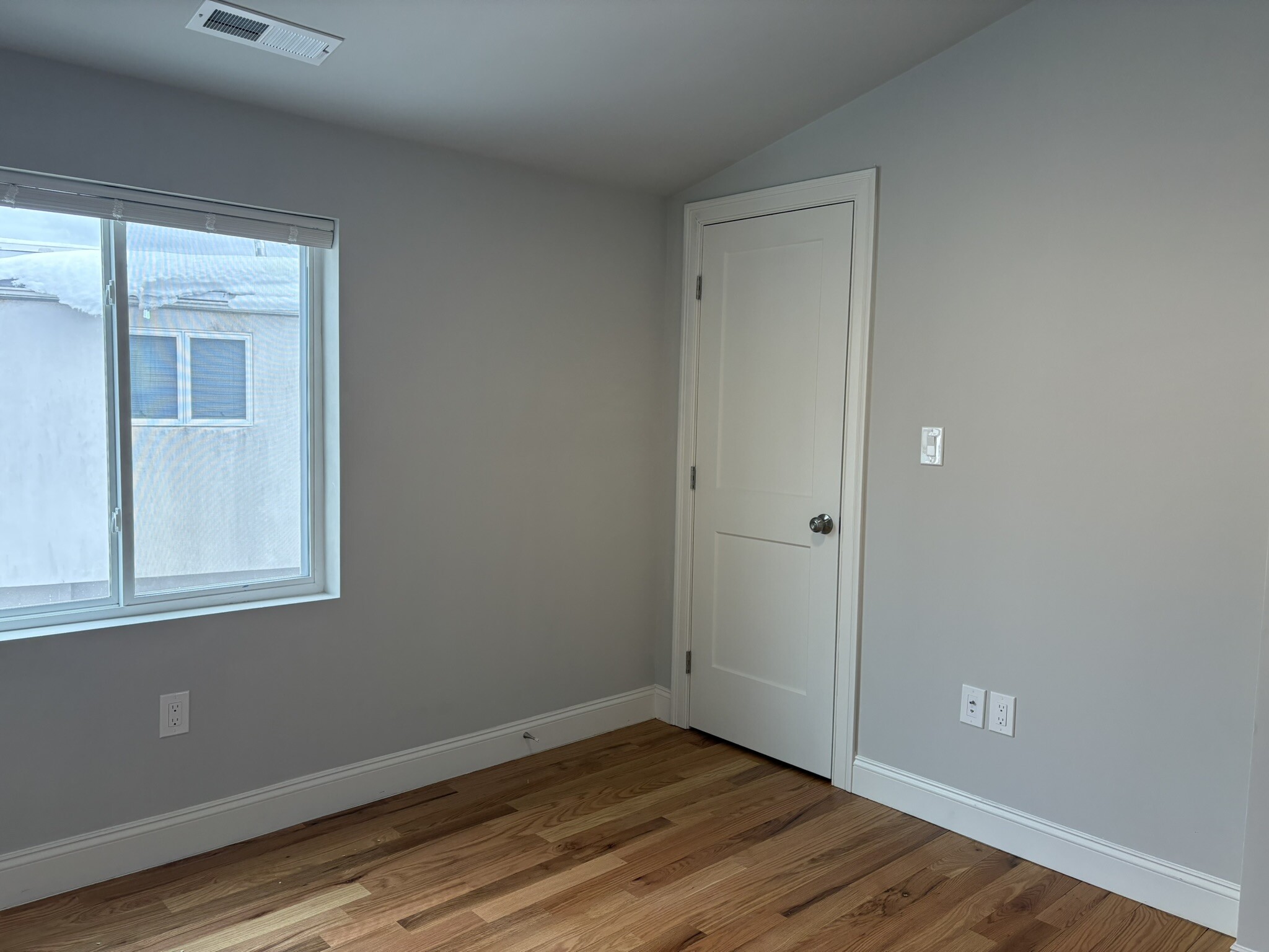 Building Photo - 255 Salem St