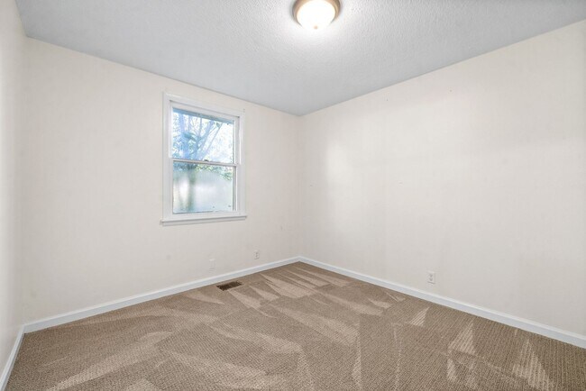 Building Photo - 1509 Nichols Dr