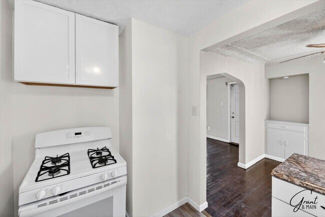 Building Photo - $1300 3 bedroom bungalow