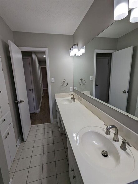 Building Photo - 2629 Old Orchard Ln