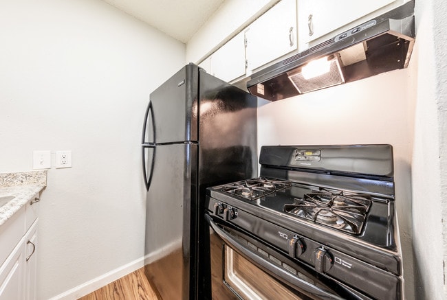 Building Photo - Ektom Apartments