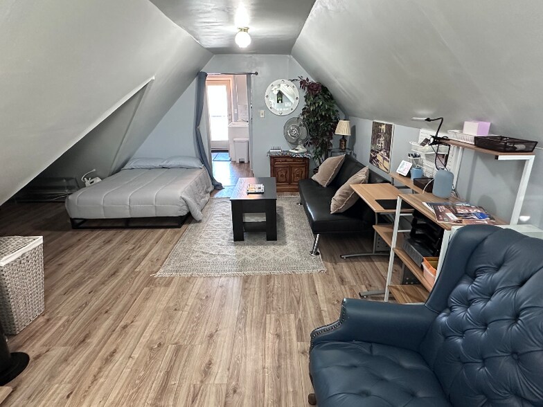 Building Photo - 107 Manitoba Ave W