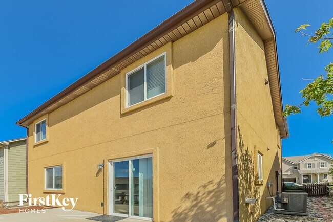Building Photo - 11885 Wildwood Ridge Dr