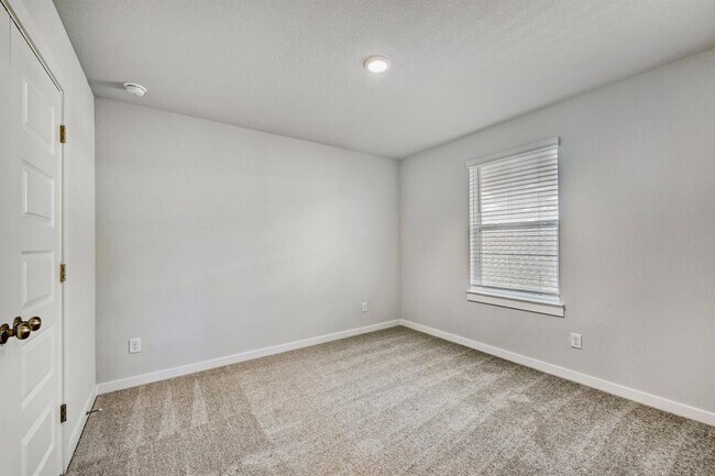 Building Photo - 3208 Canyon River Ln