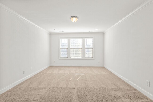 Building Photo - Beautiful Home in Prime Ballantyne Location