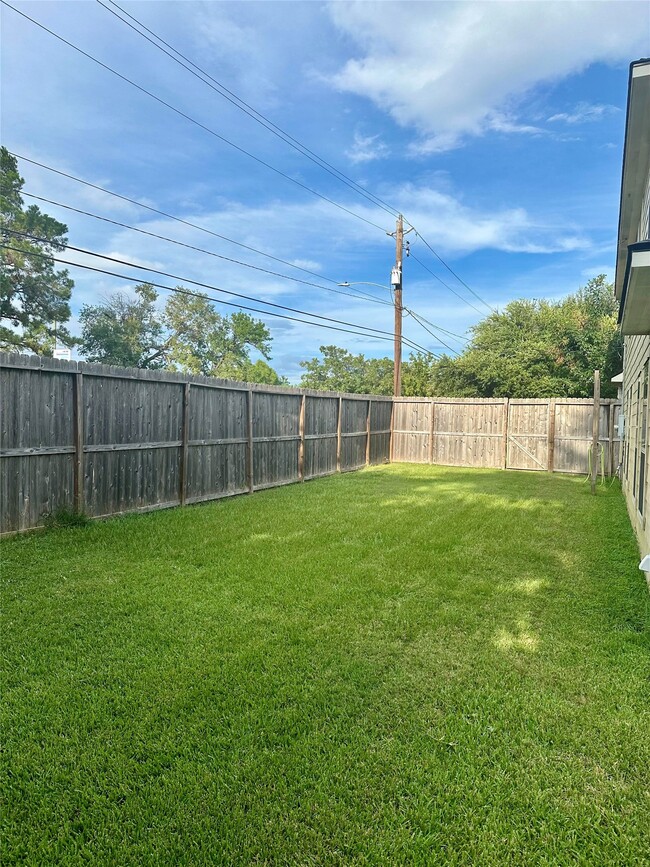 Building Photo - 5527 Bertellis Ln