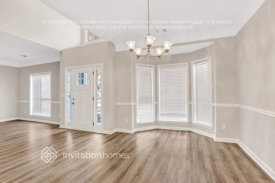 Building Photo - 1521 Green Oak Cir NW
