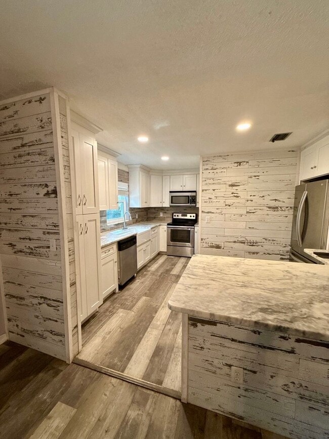 Building Photo - Mandarin Beautiful Corner Property!