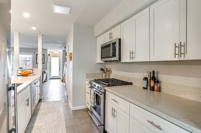 Building Photo - 46 Belvedere Ct