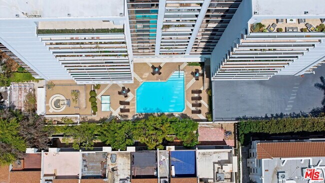 Building Photo - 10660 Wilshire Blvd