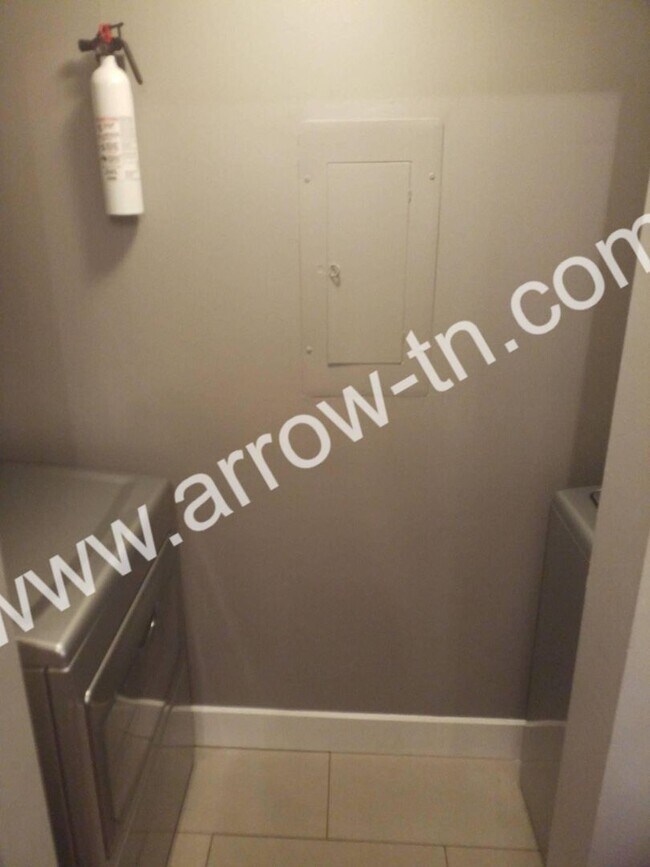 Building Photo - Great 1 bedroom, 1 bathroom condo in the h...