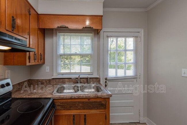 Building Photo - 2207 Montclair St