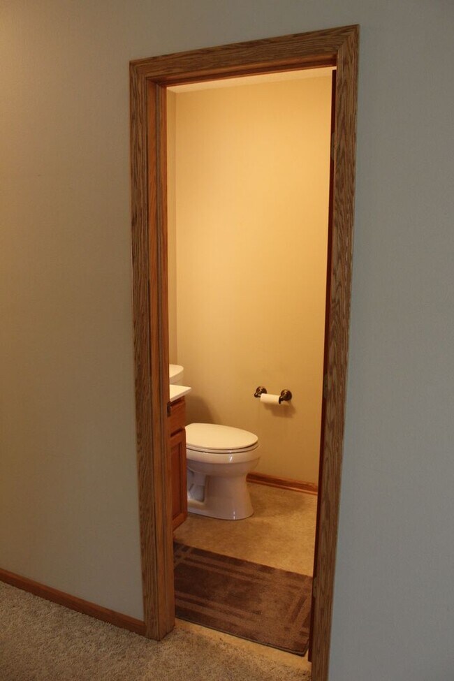 Building Photo - AVAILABLE JULY 2026!!! Incredible 3 bedroom, 2-1/2 bath duplex style condominium on Iowa City Eas...