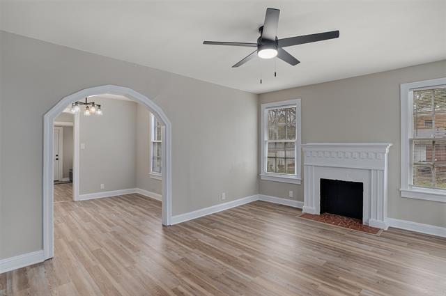 Building Photo - 653 College St