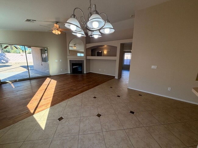 Building Photo - Gorgeous 3Bdm 2Ba Goodyear Home on a Cul-de-sac! *NO Carpets*