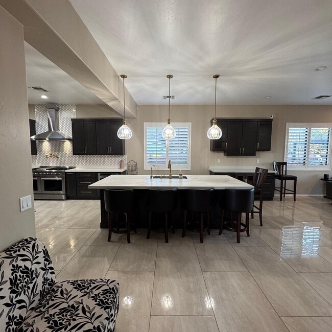 Building Photo - 1111 Vista De Los Alamos