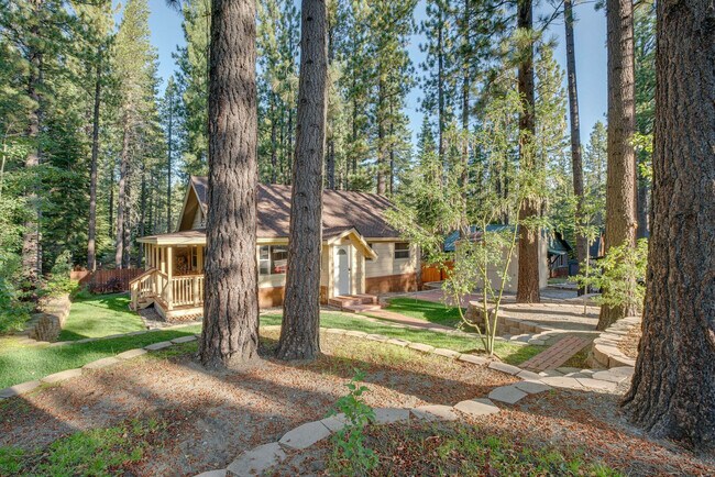Building Photo - 932 Kiowa Dr