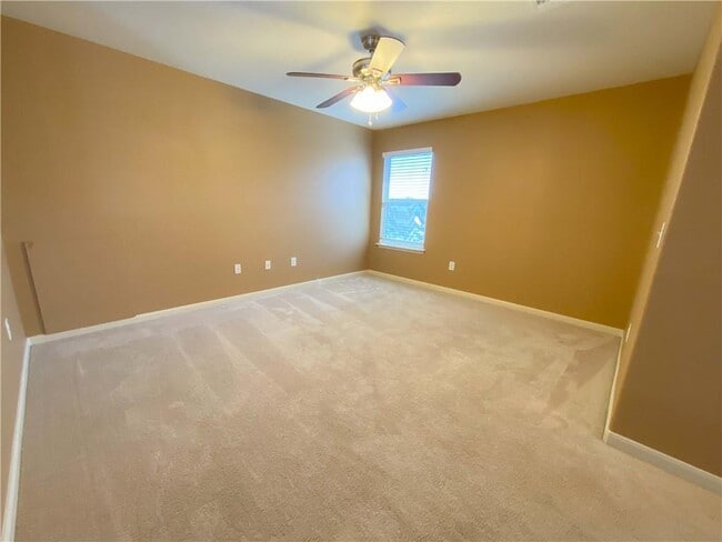 Building Photo - 1002 Hawkeye Point Rd