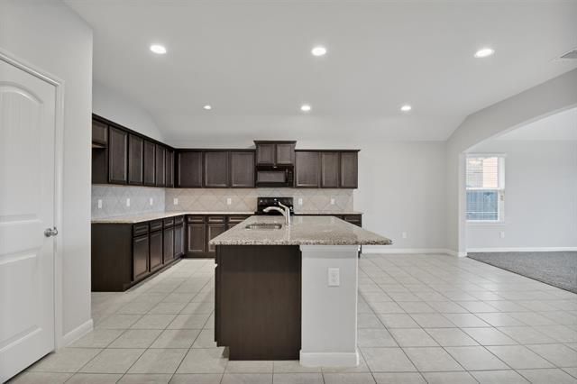 Building Photo - 5100 Royal Springs Dr
