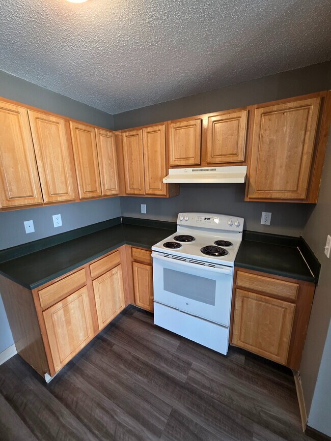 Building Photo - *WINTER MOVE-IN SPECIAL* 3 Bedroom | 2 Bat...