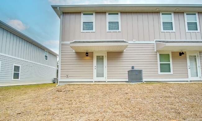 Building Photo - New construction townhome in NE Pensacola!