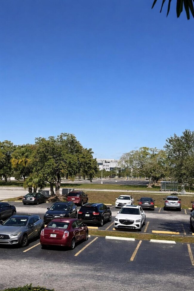 Building Photo - 10400 SW 108th Ave