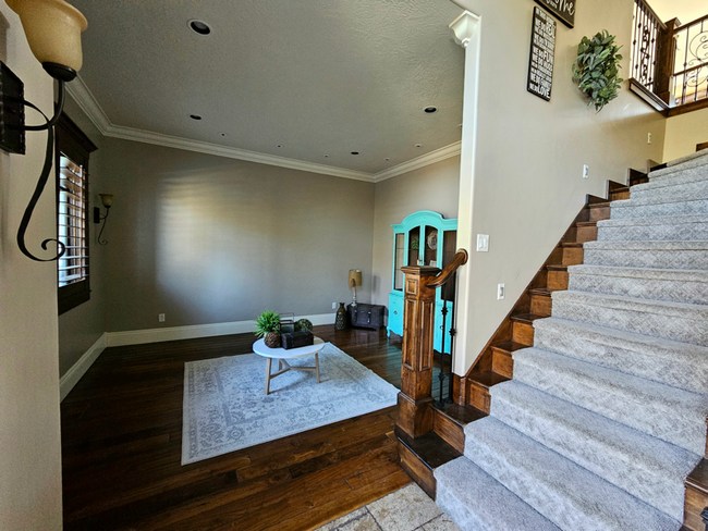 Building Photo - 738 Deer Hollow Rd